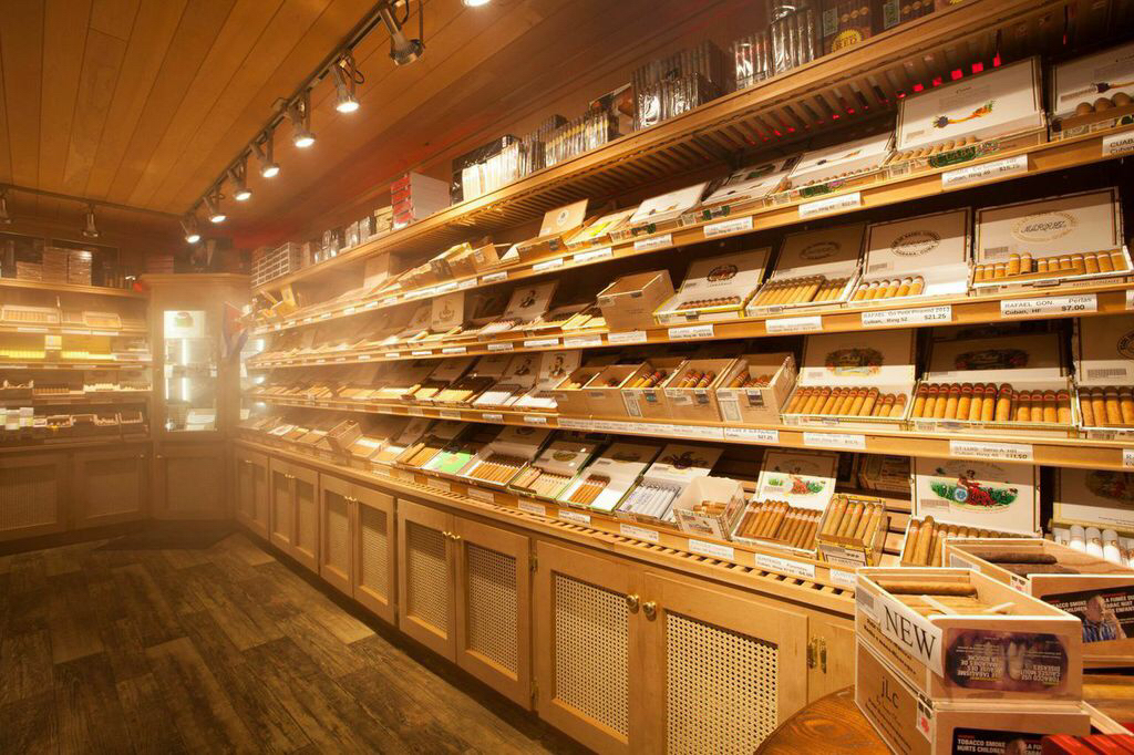 Casa del Humidor | 6411 Rama Rd, Orillia, ON L3V 6H6, Canada | Phone: (705) 325-7777