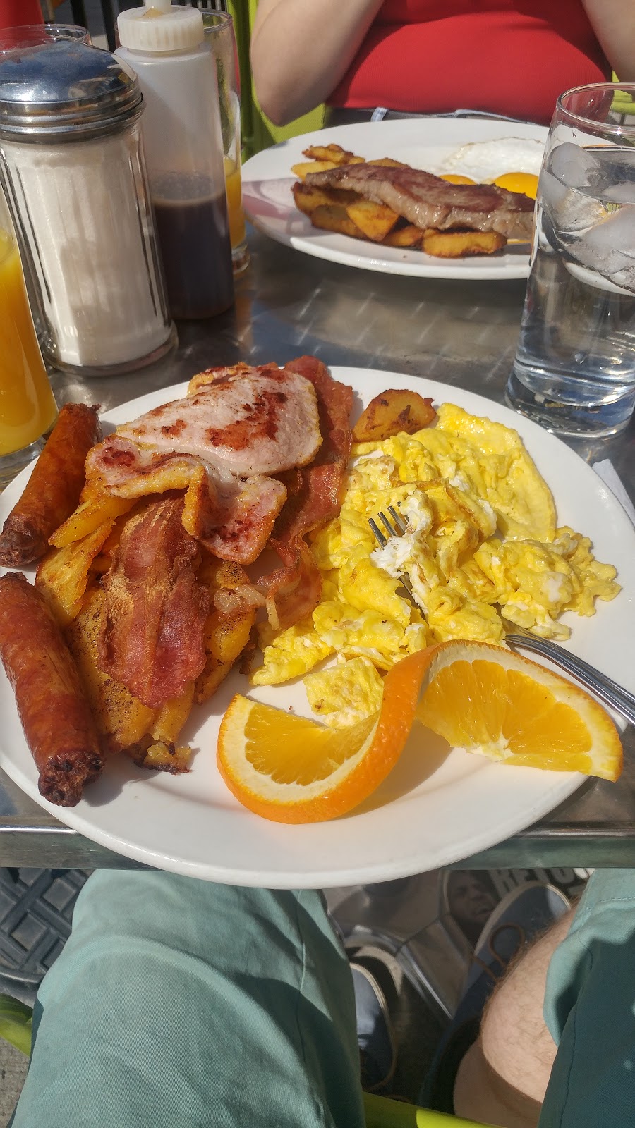 Motorama Restaurant | 862 Danforth Ave, Toronto, ON M4J 1L7, Canada | Phone: (416) 461-6968