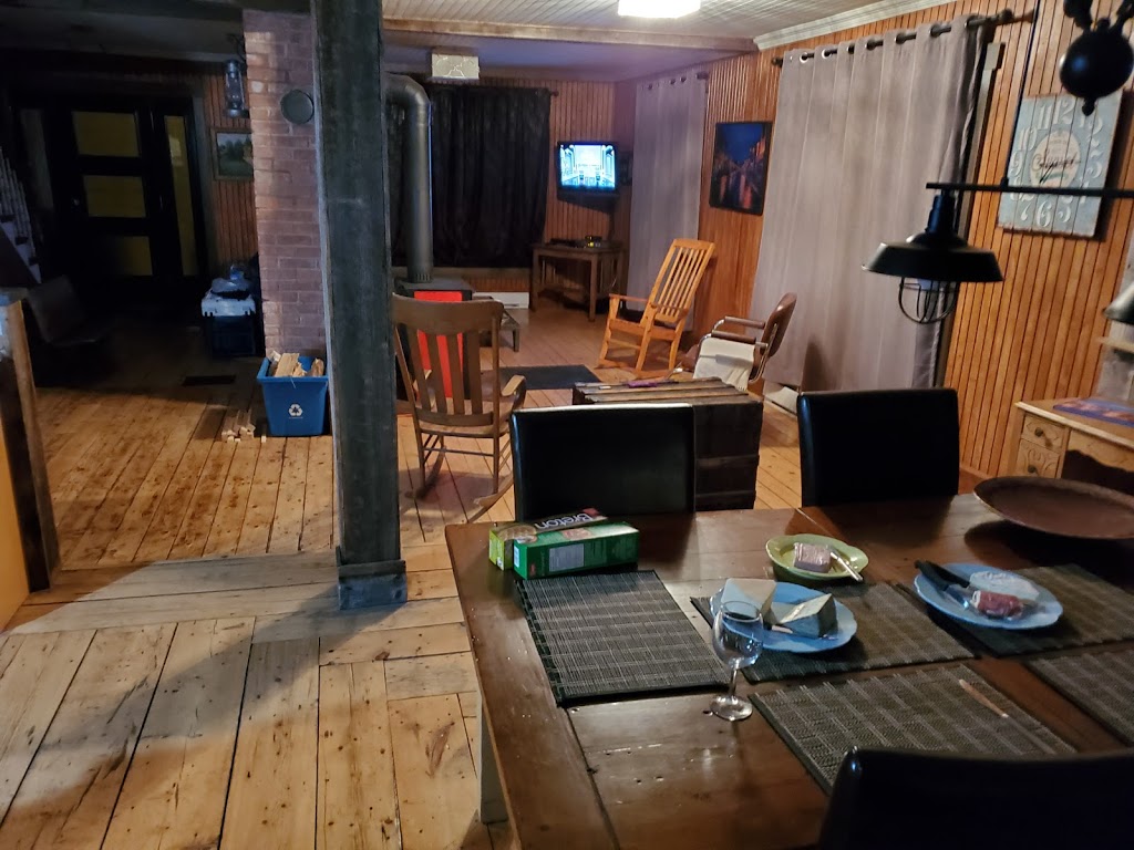 Maison du lac | 5049 Boulevard des Vétérans, Lac-Mégantic, QC G6B 2G4, Canada | Phone: (819) 340-1839