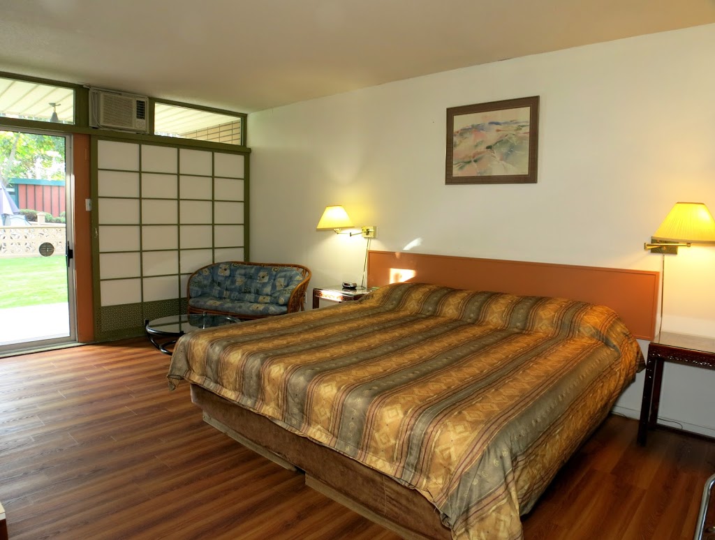 Tiki Village Motor Inn | 2408 34 St, Vernon, BC V1T 5W8, Canada | Phone: (250) 503-5566