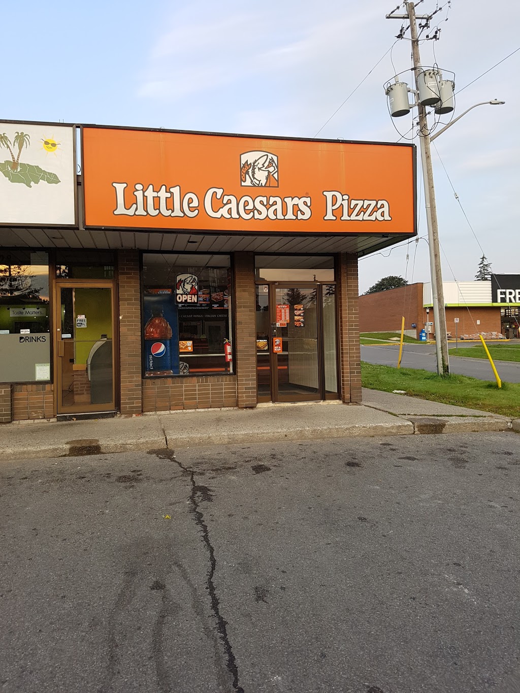 Little Caesars Pizza | 1128 Simcoe St N, Oshawa, ON L1G 4W9, Canada | Phone: (905) 576-4401