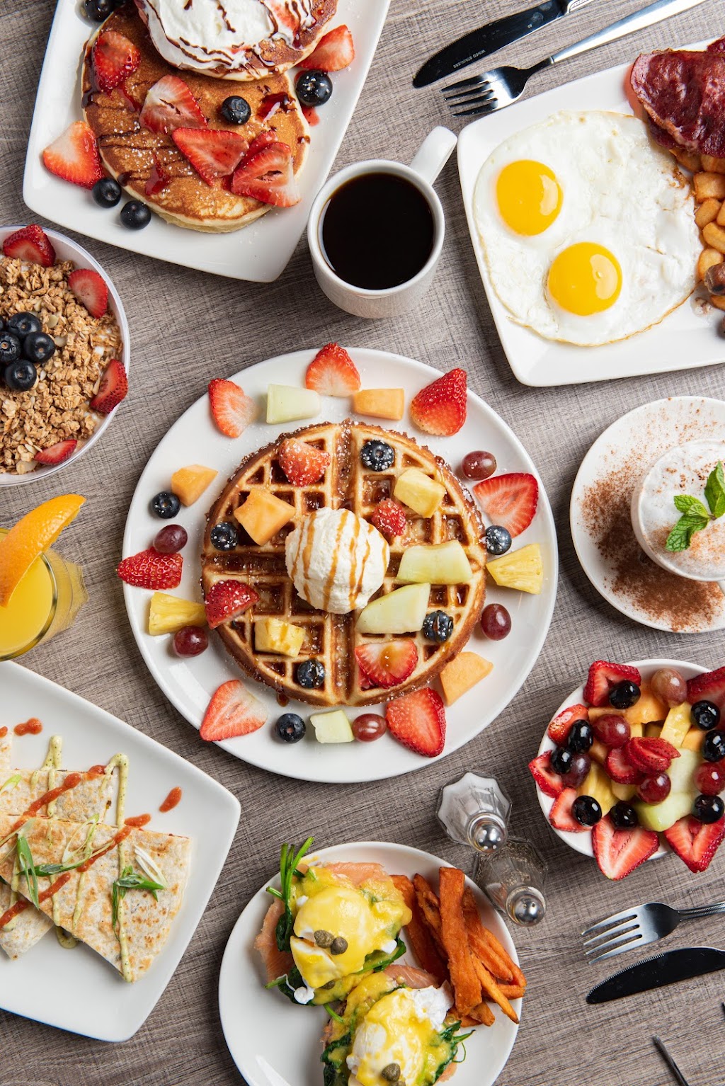 Cyphers Cafe & Lounge | 3505 Wyecroft Rd, Oakville, ON L6L 0B6, Canada | Phone: (289) 837-0200