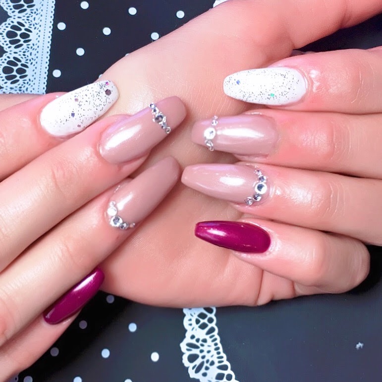 LASHES & NAILS | 110 Parent Ave, Ottawa, ON K1N 7B4, Canada | Phone: (613) 562-3333