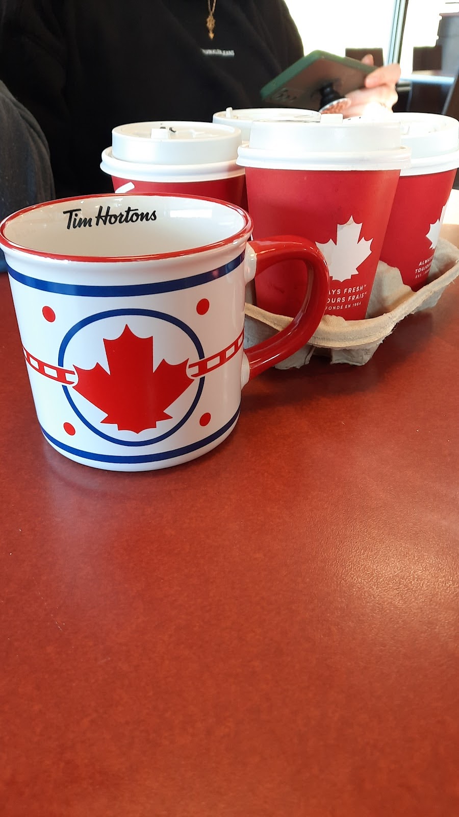 Tim Hortons | 1050 Boul. Sainte-Geneviève, Chicoutimi, QC G7G 2G6, Canada | Phone: (418) 549-9220