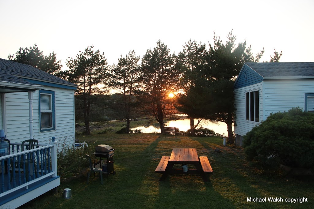 Lily Front Motel & Cottages | 693 Masons Beach Rd, Lunenburg, NS B0J 2C0, Canada | Phone: (902) 634-8085