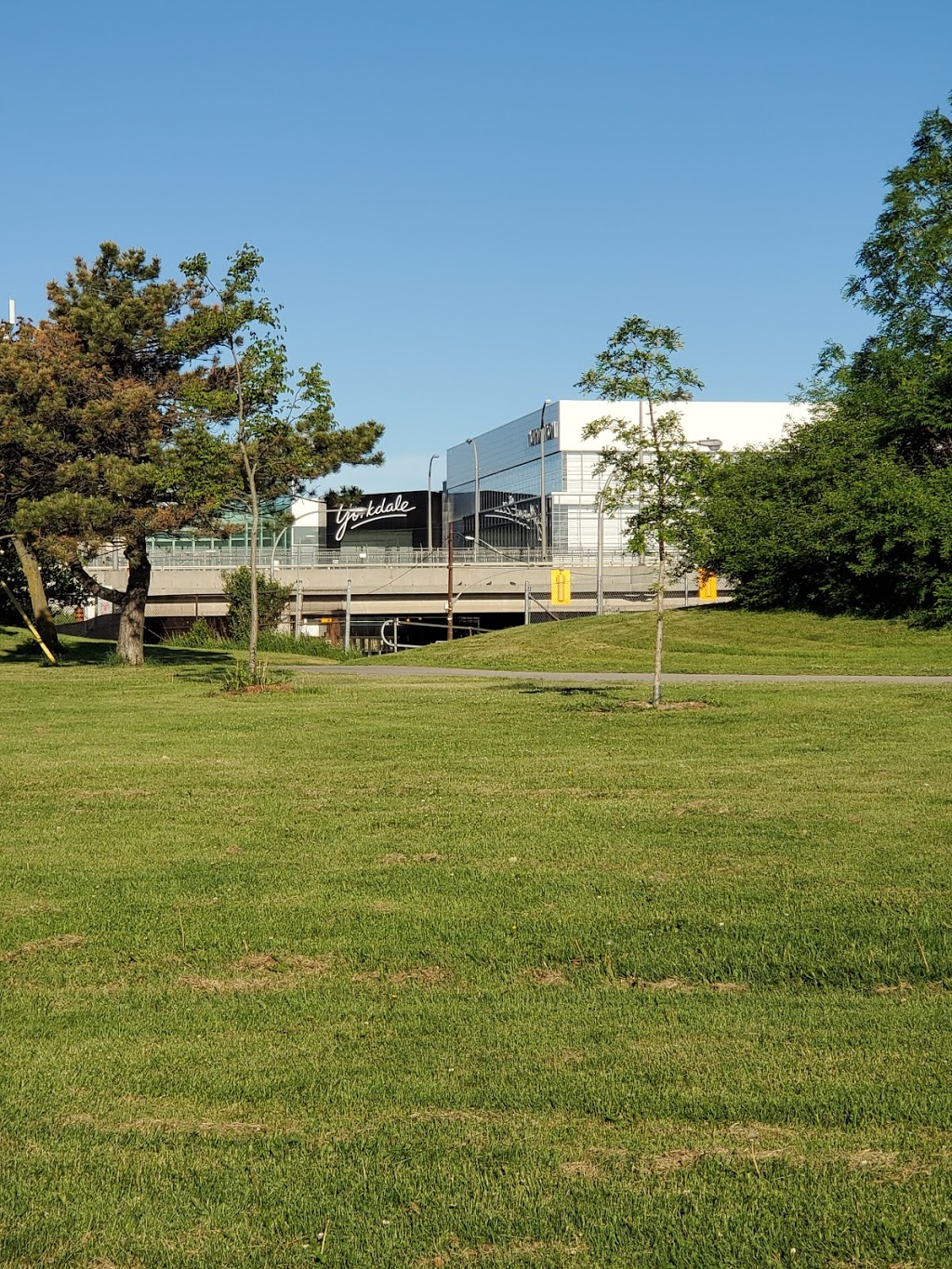 Baycrest Park | 160 Neptune Dr, North York, ON M6A 1K4, Canada | Phone: (416) 395-7960
