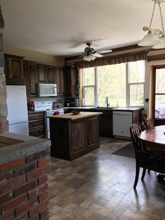 No Worries Chalet | 95 Viewmount Dr, Calabogie, ON K0J 1H0, Canada | Phone: (613) 297-1704