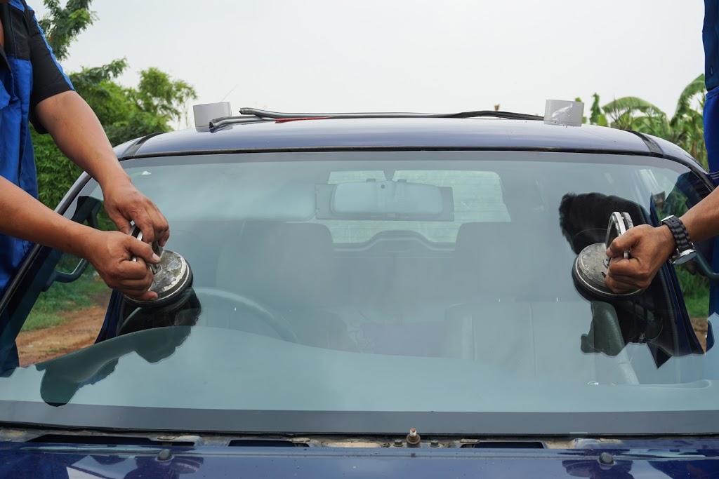 Auto Glass Burlington | 4031 Fairview St #205, Burlington, ON L7L 2A4, Canada | Phone: (905) 777-1113