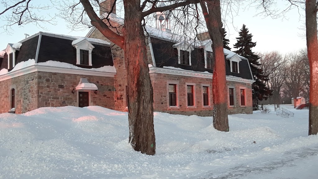 Manoir DYouville | 498 Boulevard DYouville, Châteauguay, QC J6J 5T9, Canada | Phone: (450) 692-8291