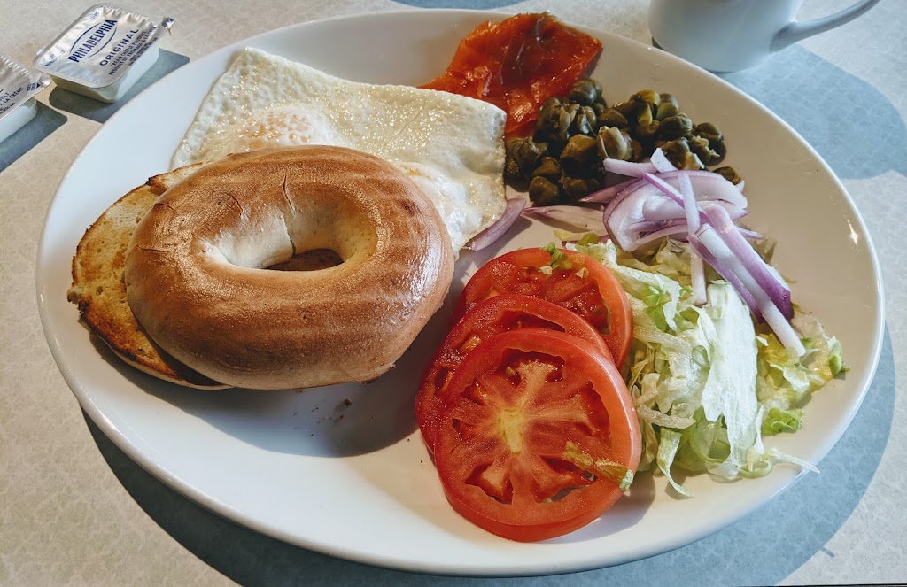 Zaks Diner Carleton Place | 515 McNeely Ave, Carleton Place, ON K7C 0A8, Canada | Phone: (613) 492-0200