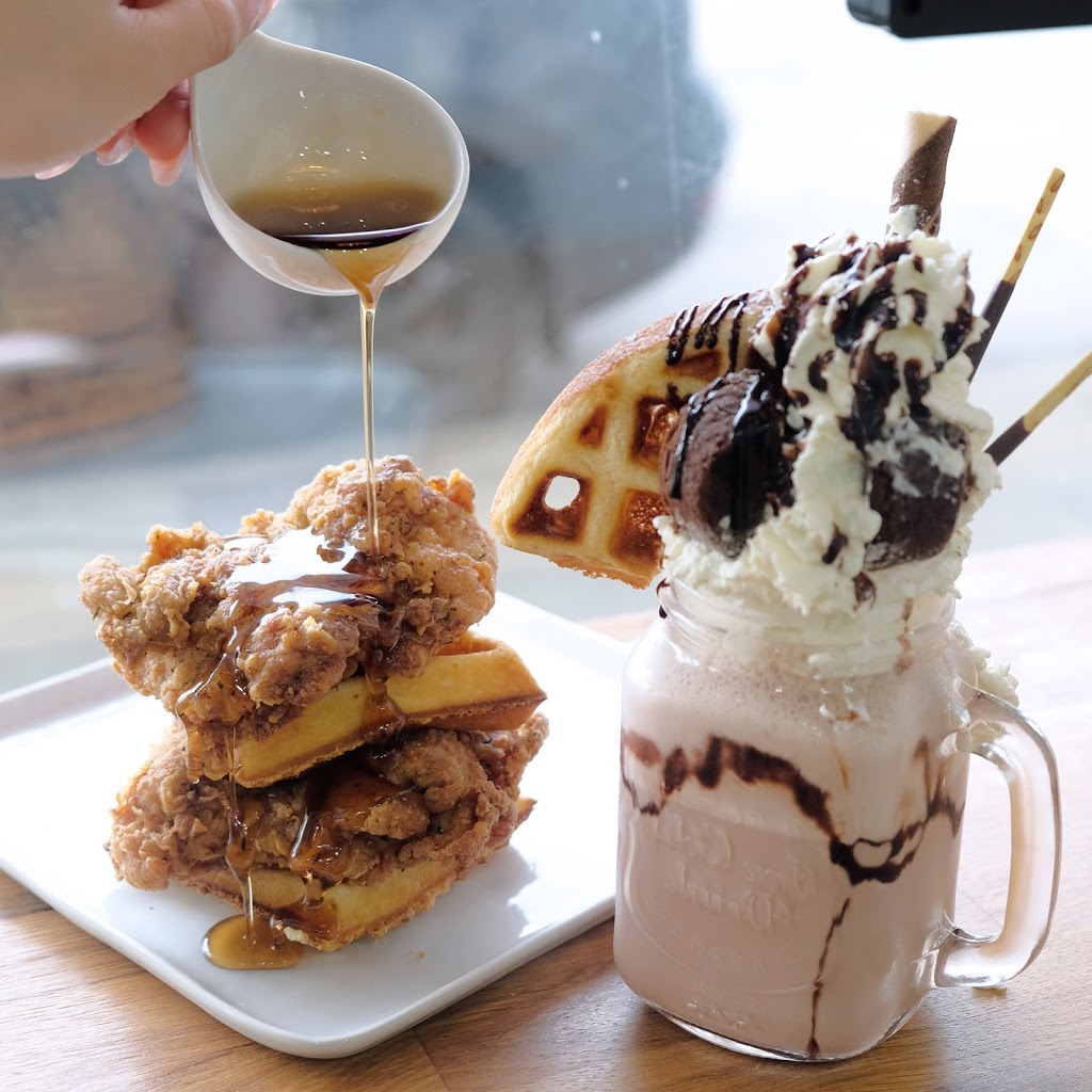 Off the Grid Waffle Cafe | 5943 Fraser St, Vancouver, BC V5W 2Z6, Canada | Phone: (604) 326-0708