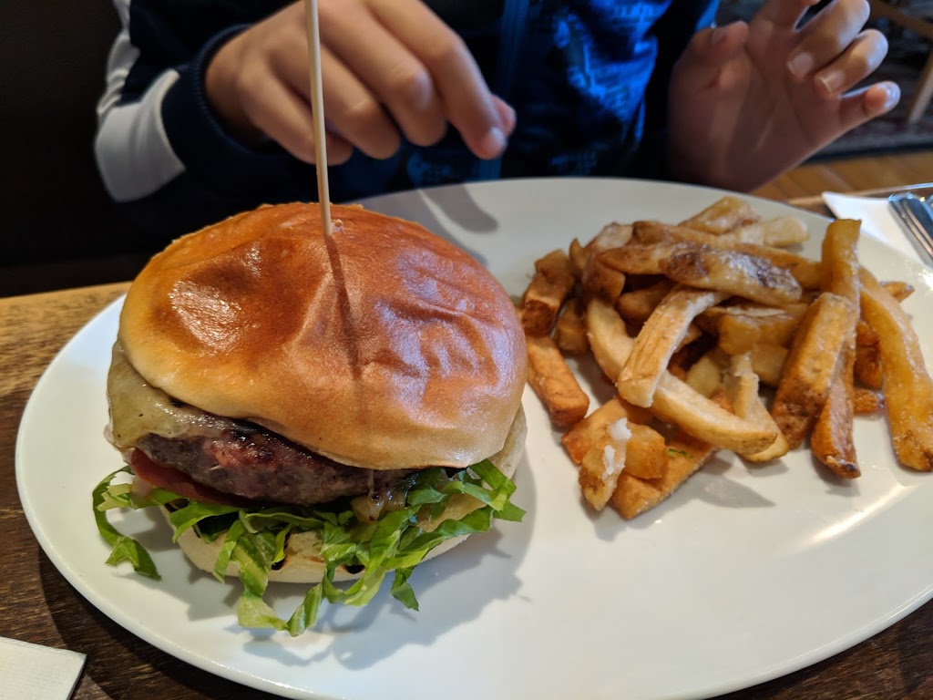Borealis Grille & Bar (Kitchener) | 4336 King St E, Kitchener, ON N2P 3W6, Canada | Phone: (519) 219-9007