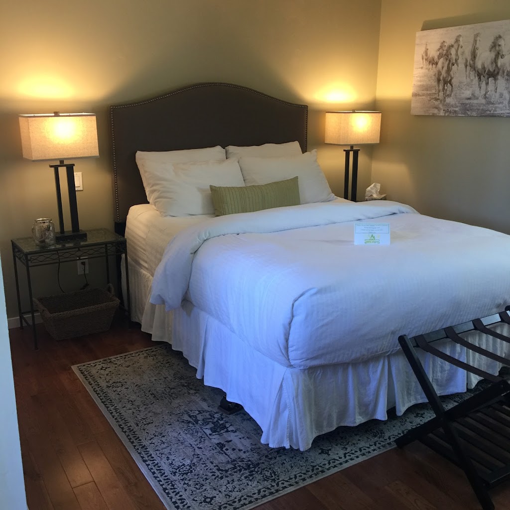 Suite Amour Hobby Farm Guest Cottages | 3567 Ryan Rd, Qualicum Beach, BC V9K 1X9, Canada | Phone: (250) 752-4520