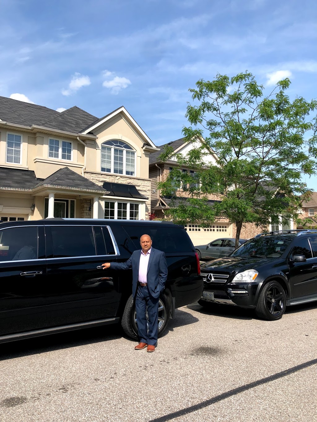 AAA Executive Limousine | 24 Amalia Crescent, Belwood, ON N0B 1J0, Canada | Phone: (647) 824-6169