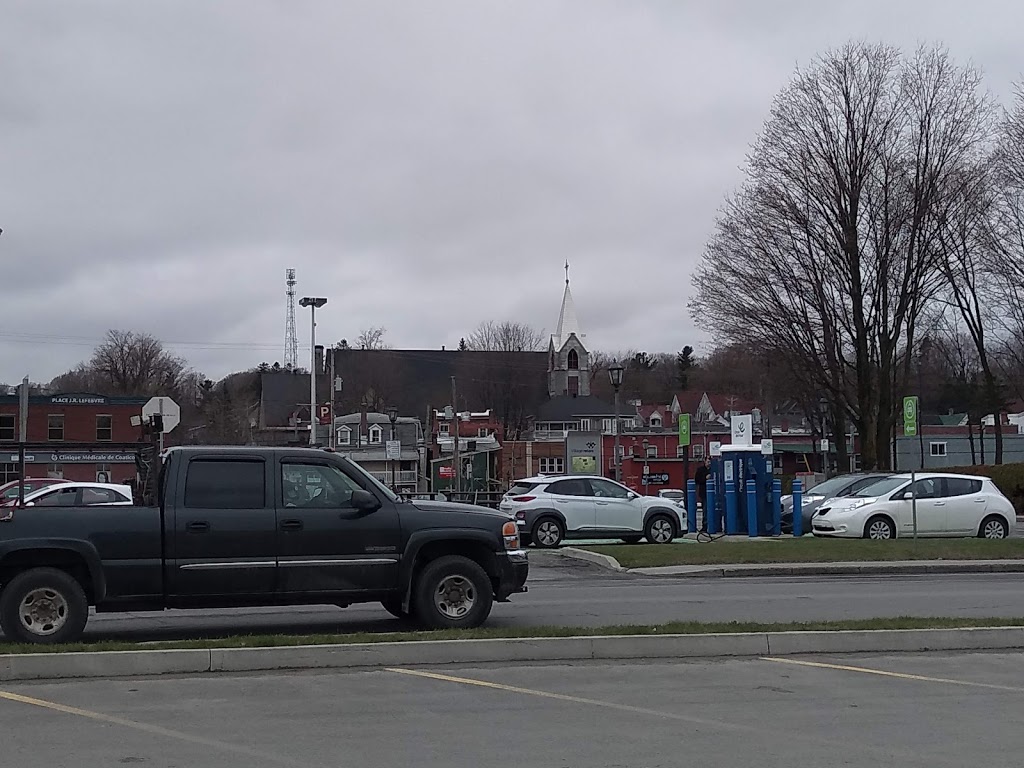 Tigre Géant | 25 Rue Wellington, Coaticook, QC J1A 2H6, Canada | Phone: (819) 849-7443