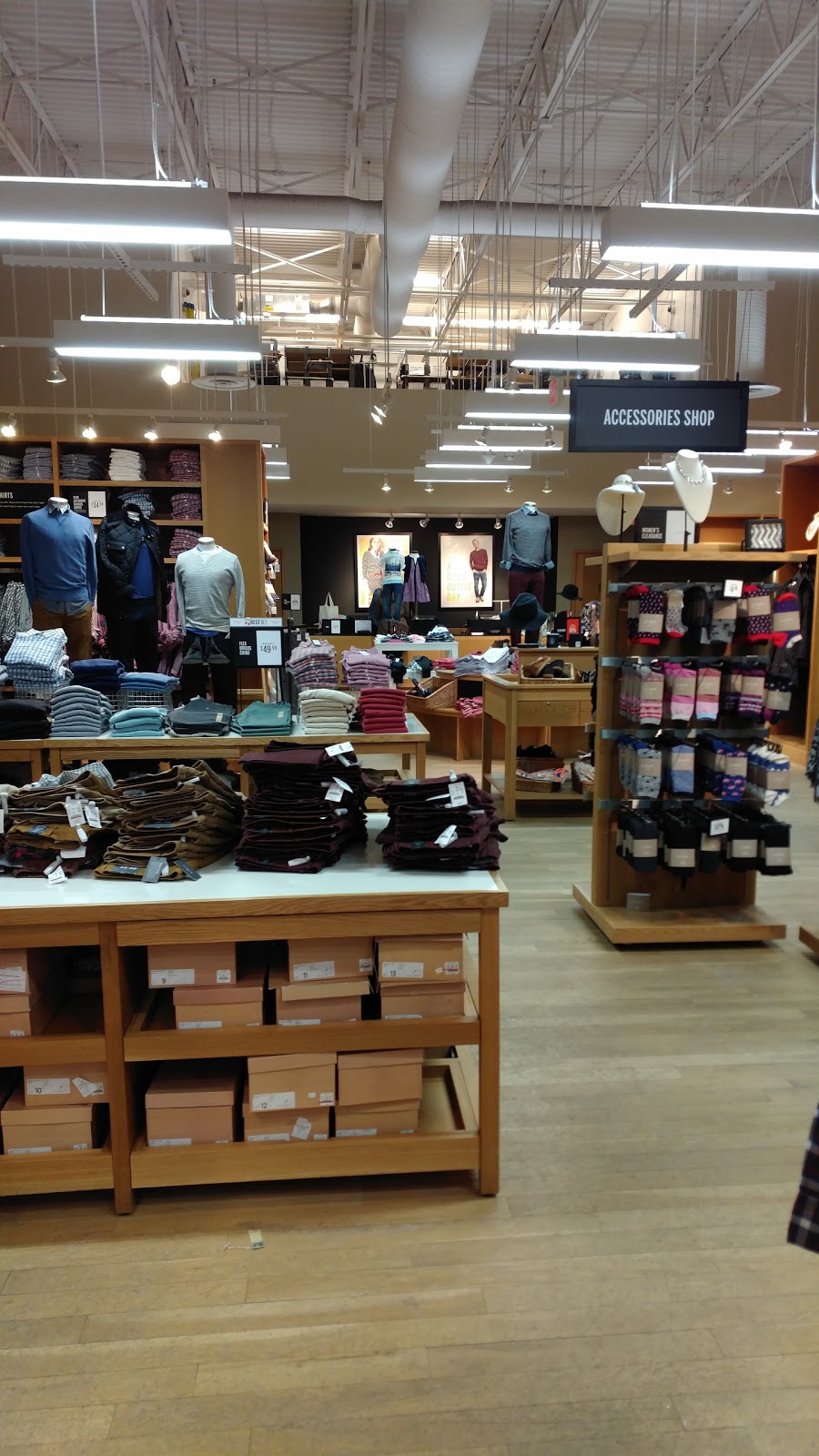 J.Crew Factory | 1430 Parsons Rd NW, Edmonton, AB T6N 0B5, Canada | Phone: (780) 434-5413