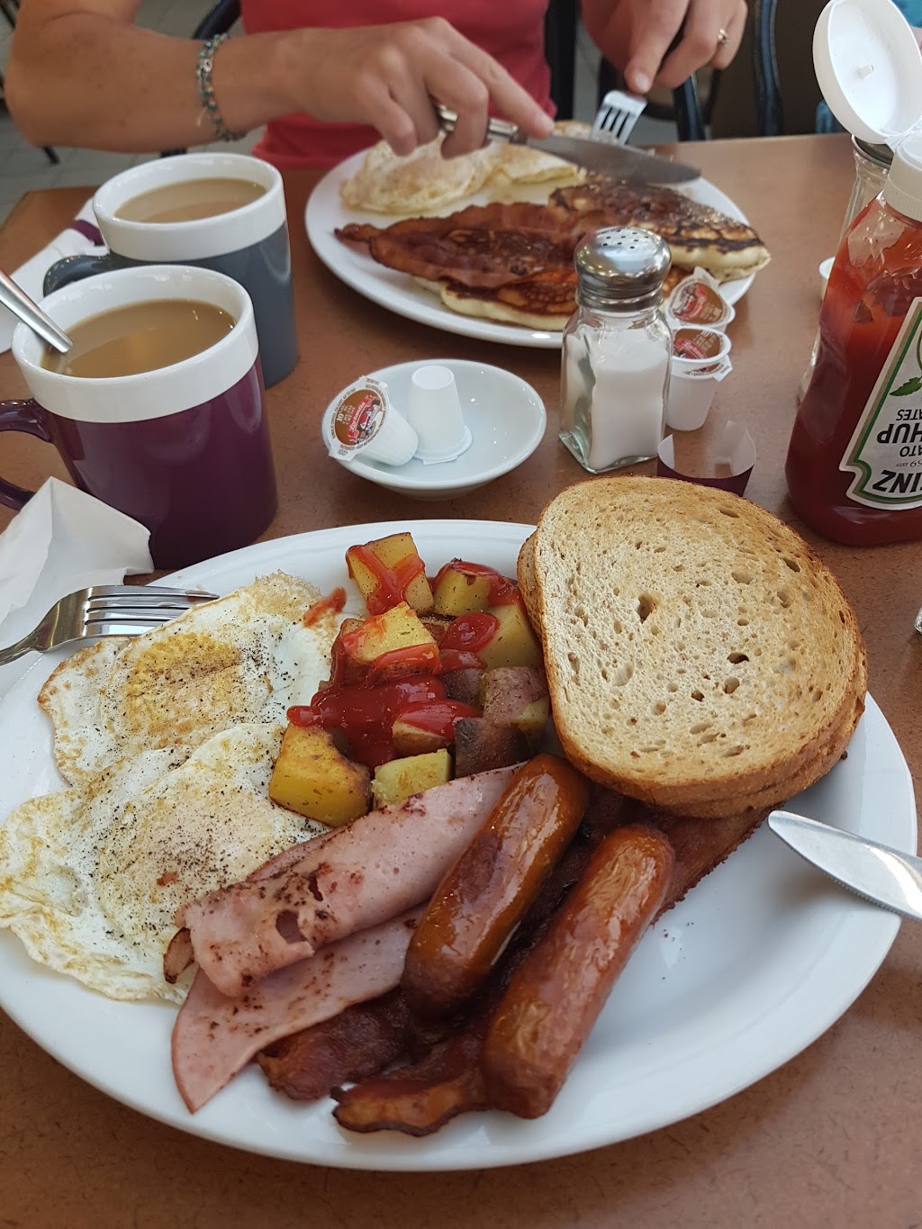 Rainbow Cafe & Grill | 4407 45a Ave, Rocky Mountain House, AB T4T 1P4, Canada | Phone: (403) 845-3666