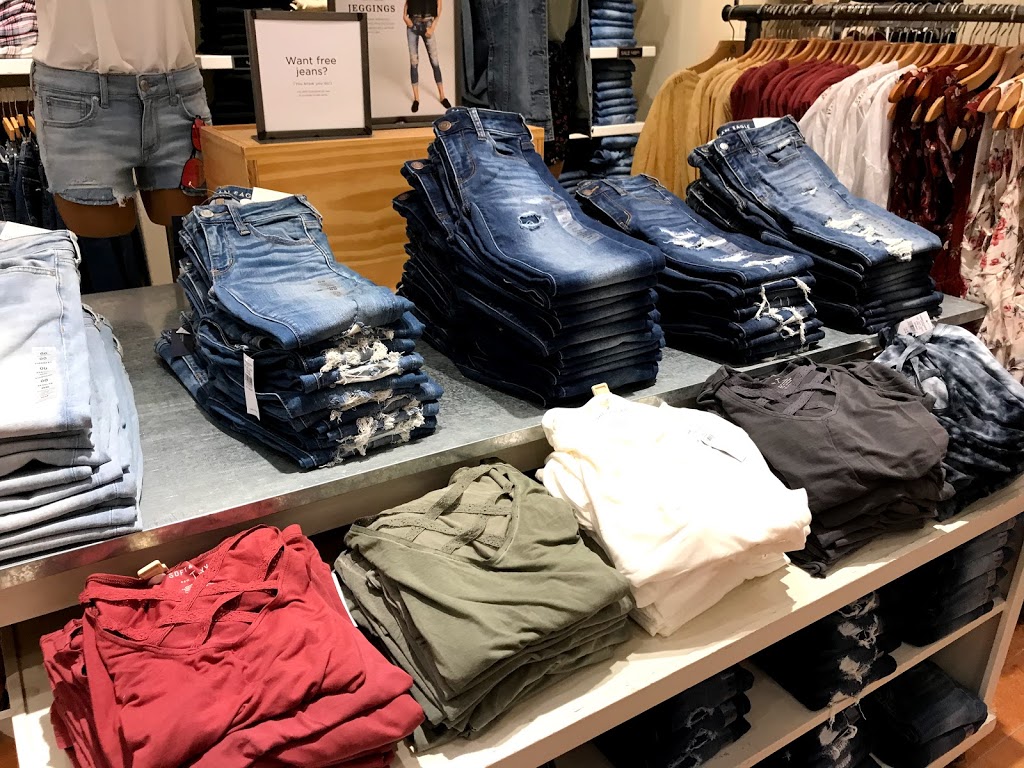 American Eagle Outfitters | 2271 Harvey Ave Suite 1065, Kelowna, BC V1Y 6H2, Canada | Phone: (250) 717-3555