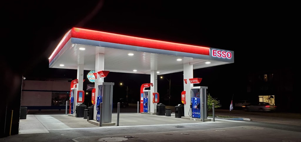 Esso Riverside & PizzaPizza | 12219 Riverside Dr E, Windsor, ON N8N 1A1, Canada | Phone: (519) 735-9777