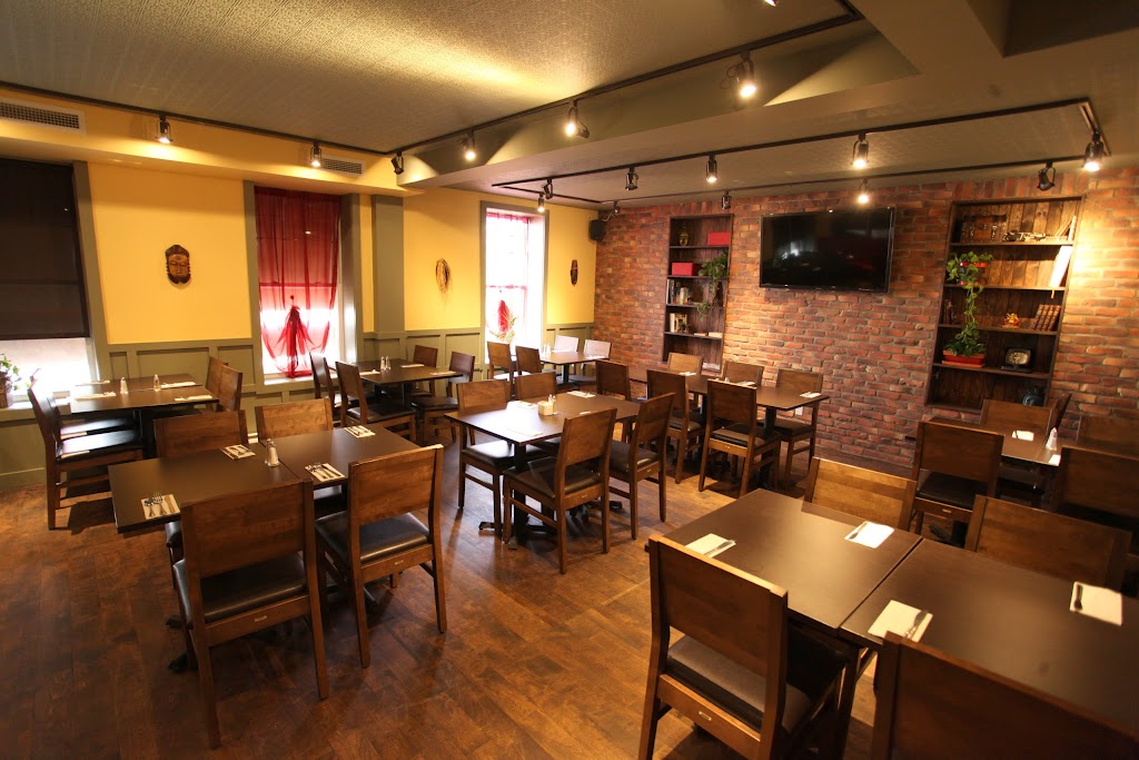 Café Bistro Au Coin du Monde | 135 Rue St Jean Baptiste E, Montmagny, QC G5V 1K4, Canada | Phone: (418) 248-0001