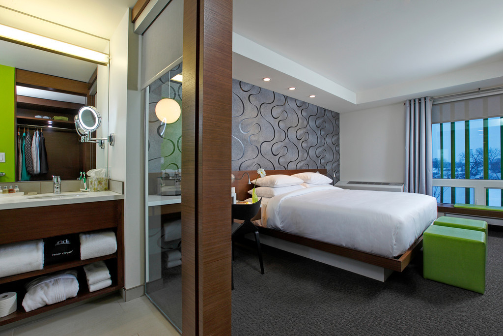 Mere Hotel | 333 Waterfront Dr, Winnipeg, MB R3B 0V1, Canada | Phone: (204) 594-0333