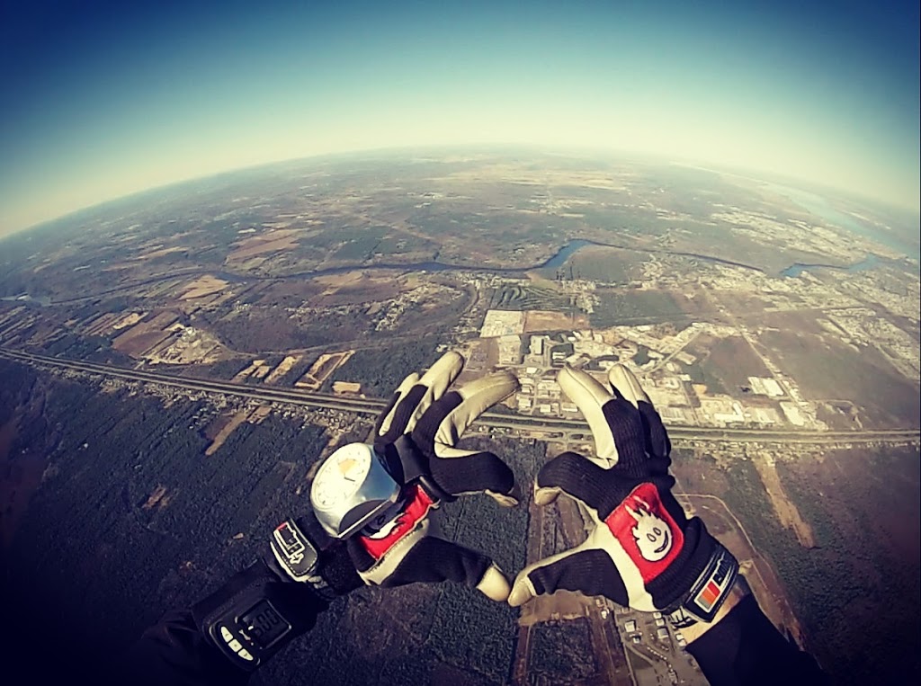 Parachutisme Adrénaline Trois-Rivières | 3281 rue de laéroport, Trois-Rivières, QC G9A 5E1, Canada | Phone: (819) 377-9292