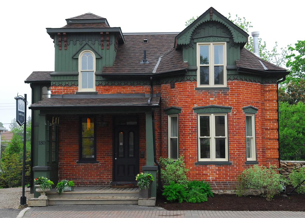 St Andrew Suites | 180 St Andrew St E, Fergus, ON N1M 1P8, Canada | Phone: (888) 958-2839