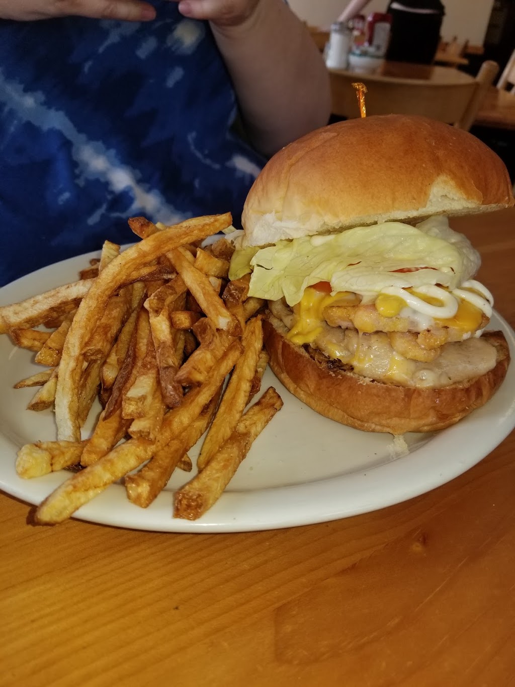 Country Line Diner | 66 Main St N, Elmwood, ON N0G 1S0, Canada | Phone: (226) 433-2400