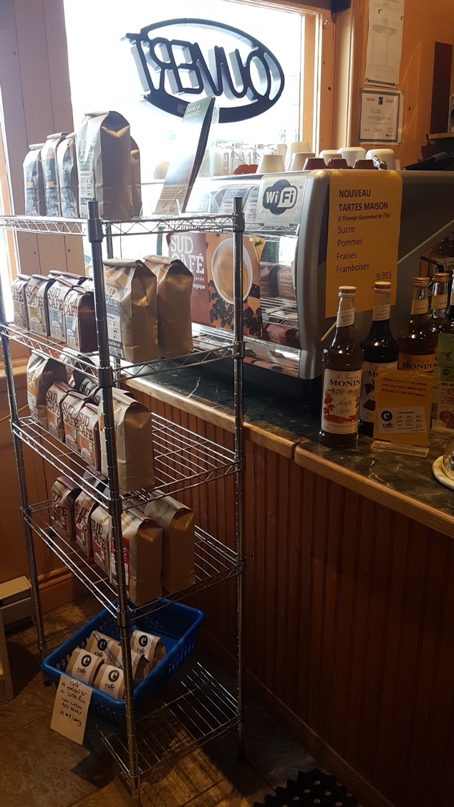 Café De La Poste | 674 Ave Royale, Quebec City, QC G1E 1Y7, Canada | Phone: (418) 661-3398