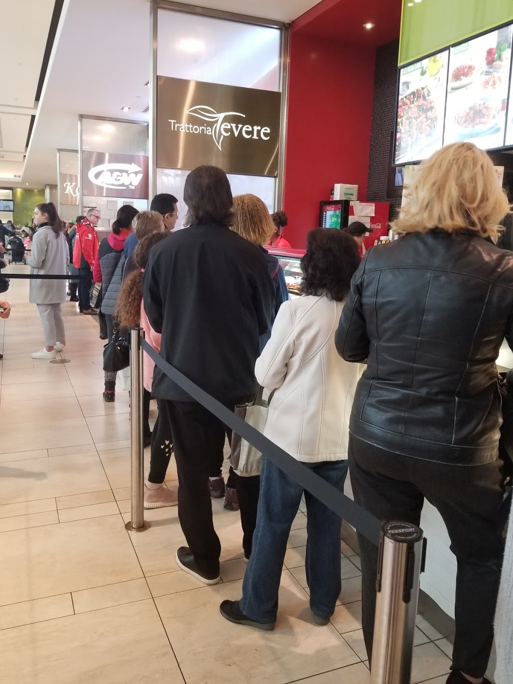 Place Tevere | 7999 Boulevard des Galeries dAnjou, Anjou, QC H1M 1W6, Canada | Phone: (514) 352-7640