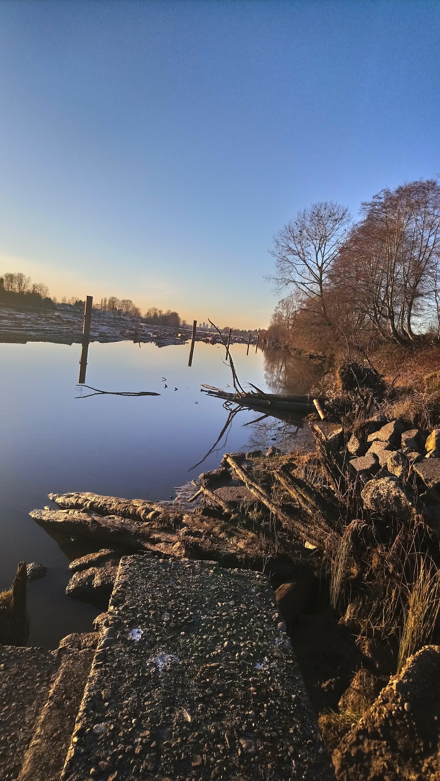 Fraser River Trail - Burnaby Gateway | River District Crossing, Vancouver, BC V5J 5H4, Canada | Phone: (604) 873-7000