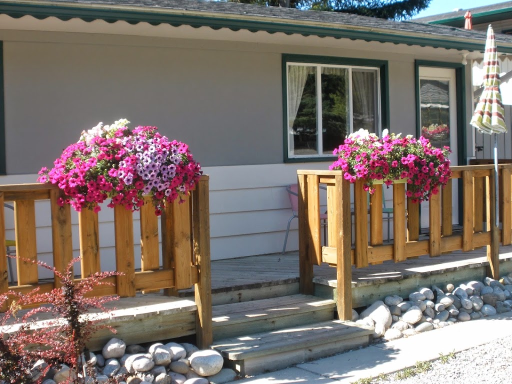 The Piccadilly | 4874 St Joseph St, Radium Hot Springs, BC V0A 1M0, Canada | Phone: (250) 347-9532