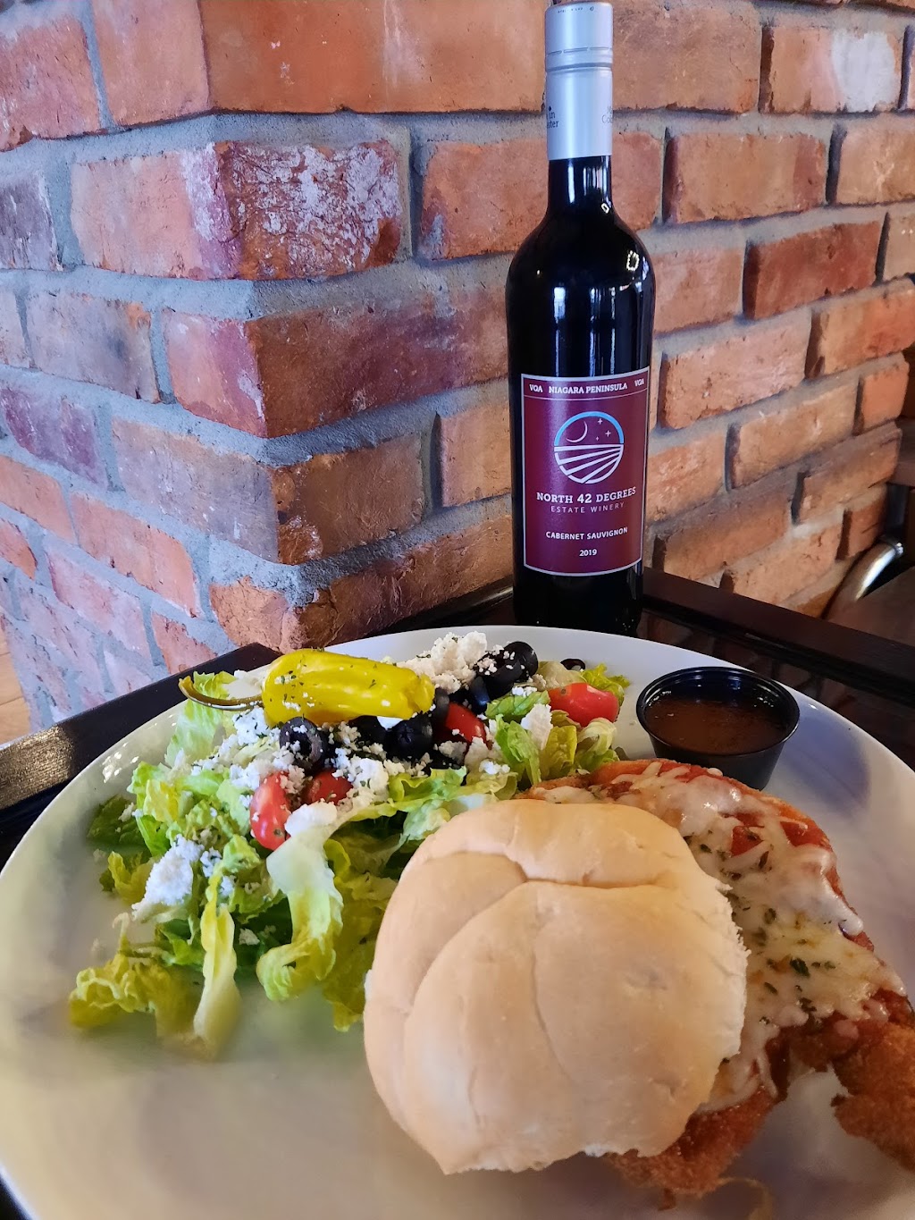 Wood Craft Pizza & Bar Tilbury | 71 Queen St N, Tilbury, ON N0P 2L0, Canada | Phone: (519) 607-0507