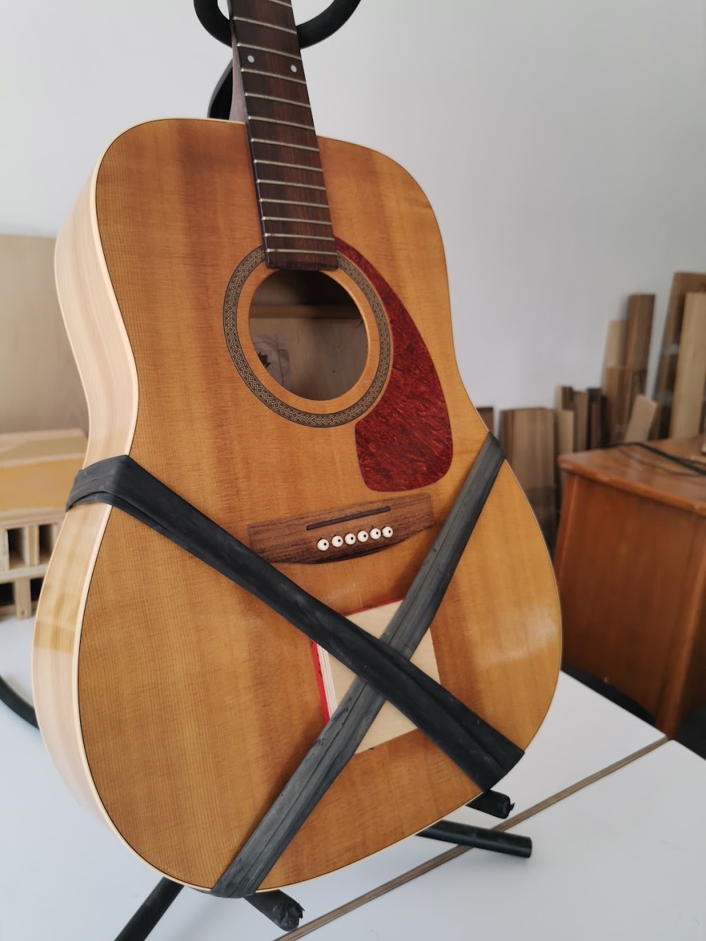 Julien Bergeron, Luthier designer | 4640 Rue Sainte-Catherine E, Montréal, QC H1V 1Y9, Canada | Phone: (438) 931-0065