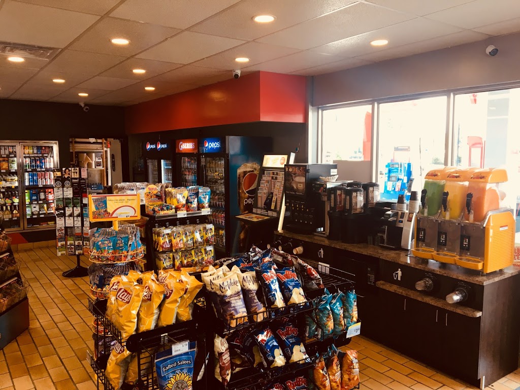 Station l’essence Esso Le Bonisoir | 814 Boulevard de lAnge Gardien N local 20, LAssomption, QC J5W 1P6, Canada | Phone: (450) 591-1188