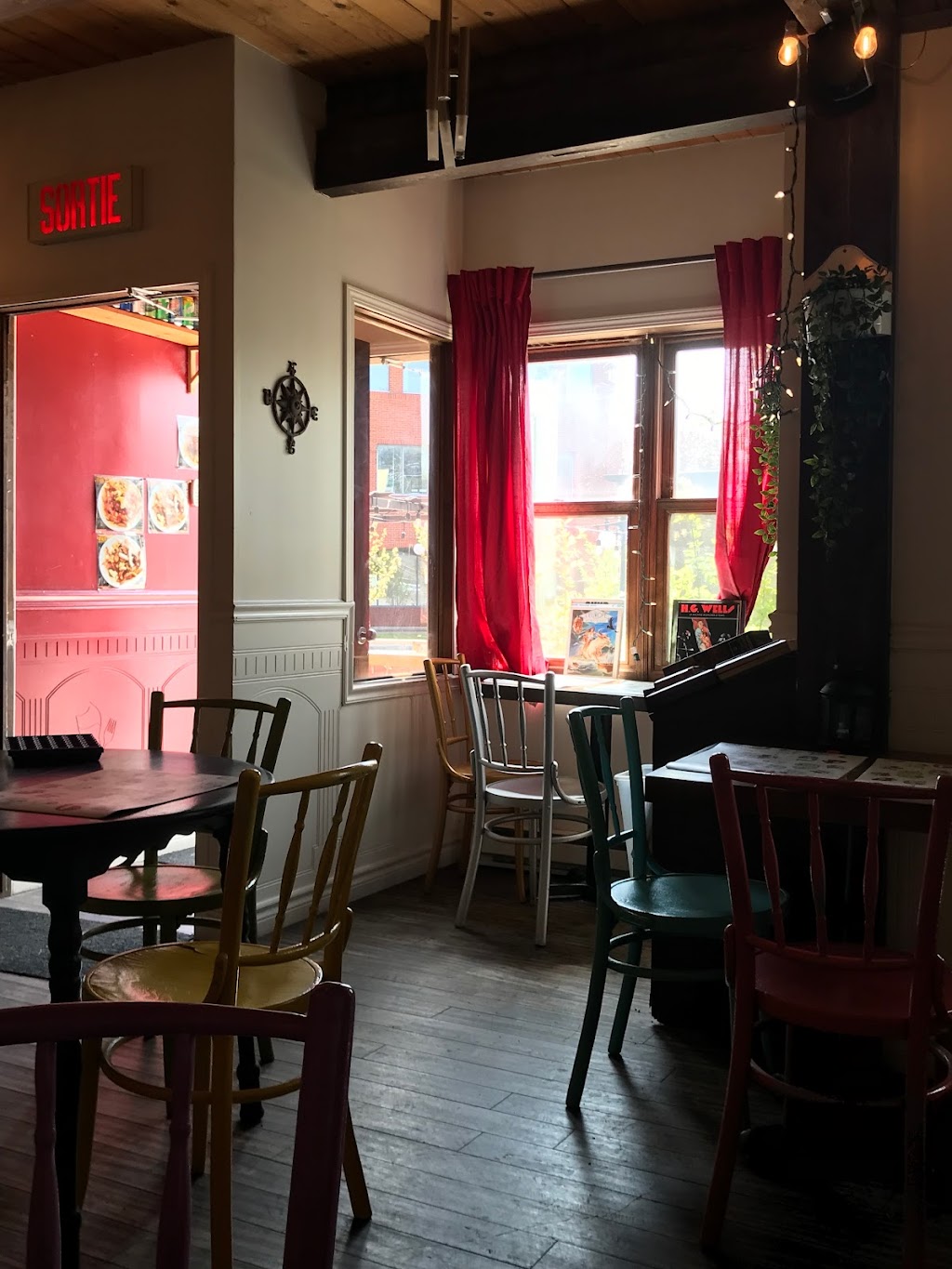 HIPPI POUTINE ST HYACINTHE | 2040 des, Rue Des Cascades O, Saint-Hyacinthe, QC J2S 3J6, Canada | Phone: (450) 771-2562
