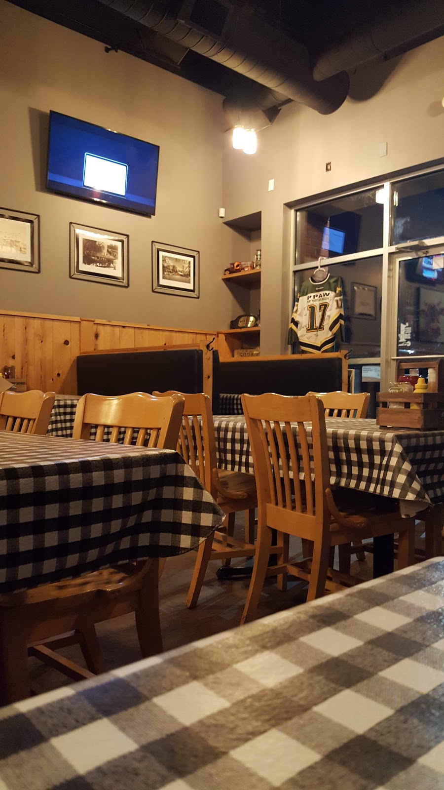 Horn Dawgs BBQ Tap & Grill 15930 Old Simcoe Rd, Port Perry, ON L9L