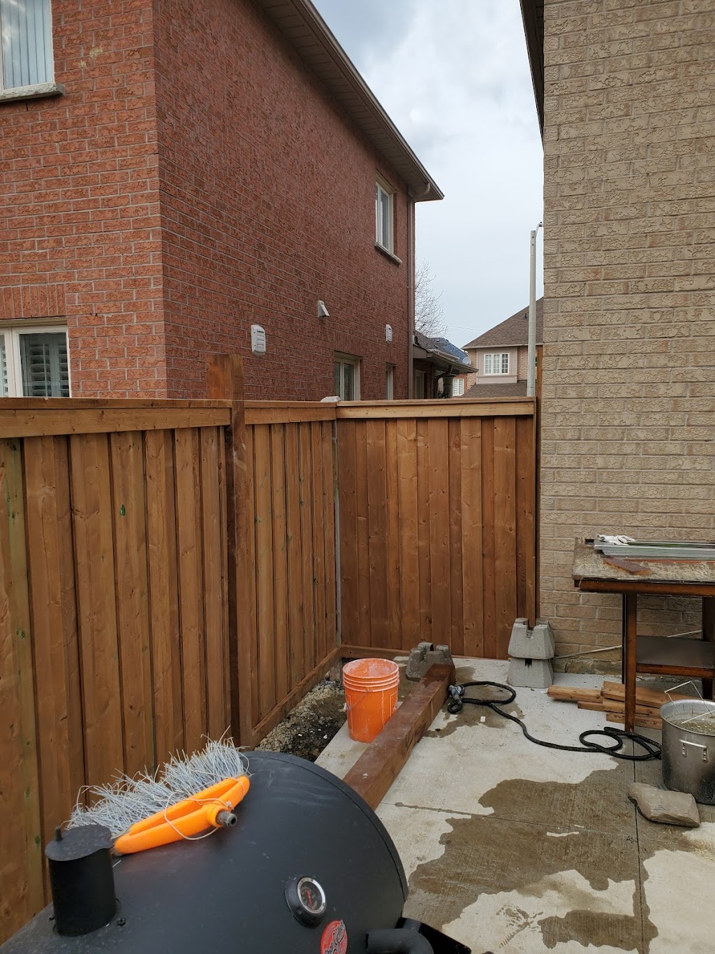 Toronto Fence Builders | 23 Marbleseed Crescent, Brampton, ON L6R 2J7, Canada | Phone: (647) 833-4919