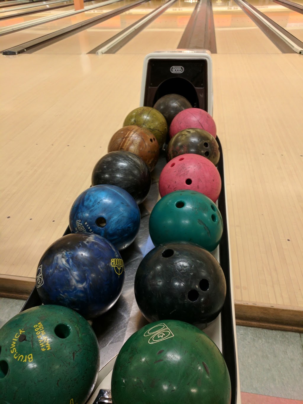 Bowl-O-Drome | 9562, boul Gouin O, Pierrefonds, QC H8Y 1R3, Canada | Phone: (514) 421-2695