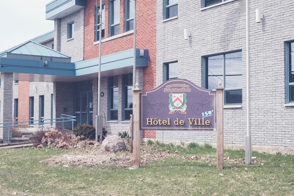 St-Boniface Hotel De Ville | 140 Rue Guimont, Saint-Boniface, QC G0X 2L0, Canada | Phone: (819) 535-3811