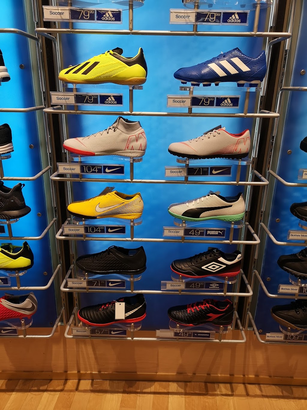 Sports Experts | Place Versailles, 7275 R. Sherbrooke E, Montréal, QC H1N 1E9, Canada | Phone: (514) 355-2330