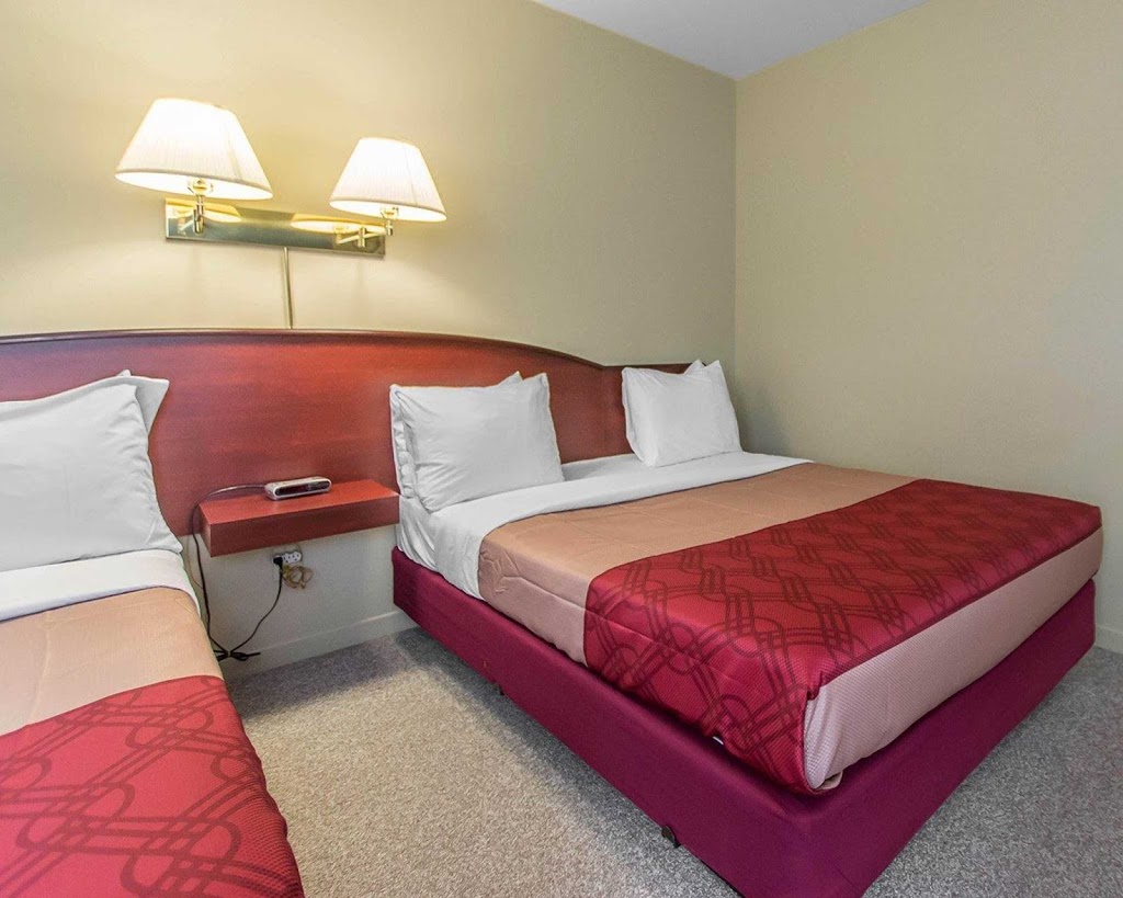 Econo Lodge Montmorency Falls | 5490 Boulevard Sainte-Anne, Boischatel, QC G0A 1H0, Canada | Phone: (418) 822-4777