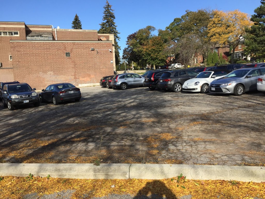 Lawrence Park Collegiate Institute | 125 Chatsworth Dr, Toronto, ON M4R 1S1, Canada | Phone: (416) 393-9500