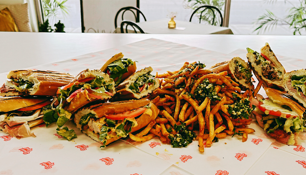 Panini spot | 27 Rue Fusey Suite B, Trois-Rivières, QC G8T 2T3, Canada | Phone: (819) 200-9595
