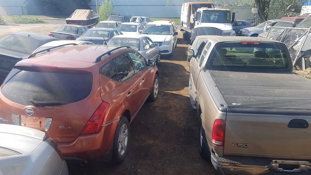 Towing and Scrap Car Removal Vaughan | 19 Asner Ave, Maple, ON L5A 0W6, Canada | Phone: (647) 957-8305