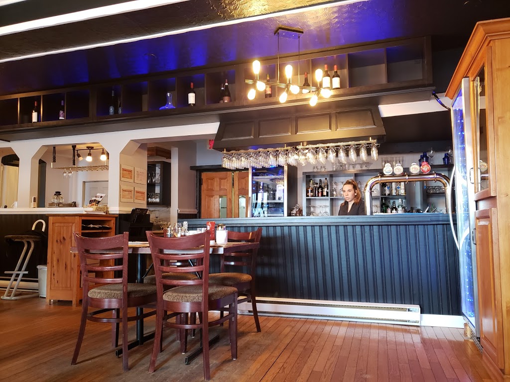Au Vieux Chaudron | 85 Rue Principale, Saint-André-Avellin, QC J0V 1W0, Canada | Phone: (819) 983-4414