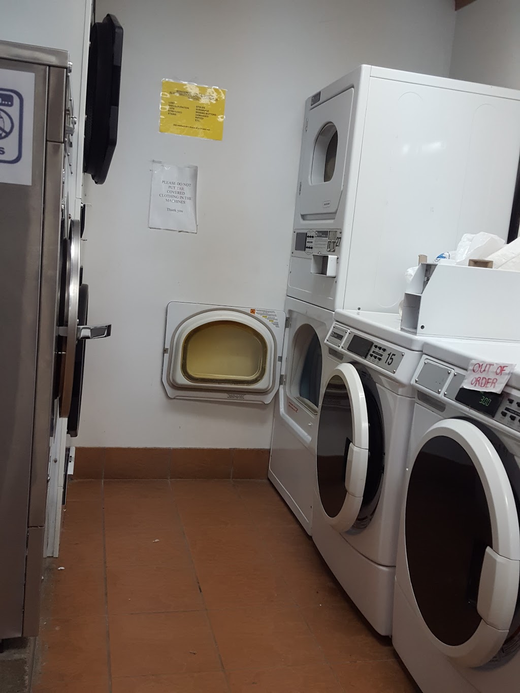 Marion Plaza Laundry | 208 Marion St, Winnipeg, MB R2H 0T6, Canada | Phone: (204) 237-7223