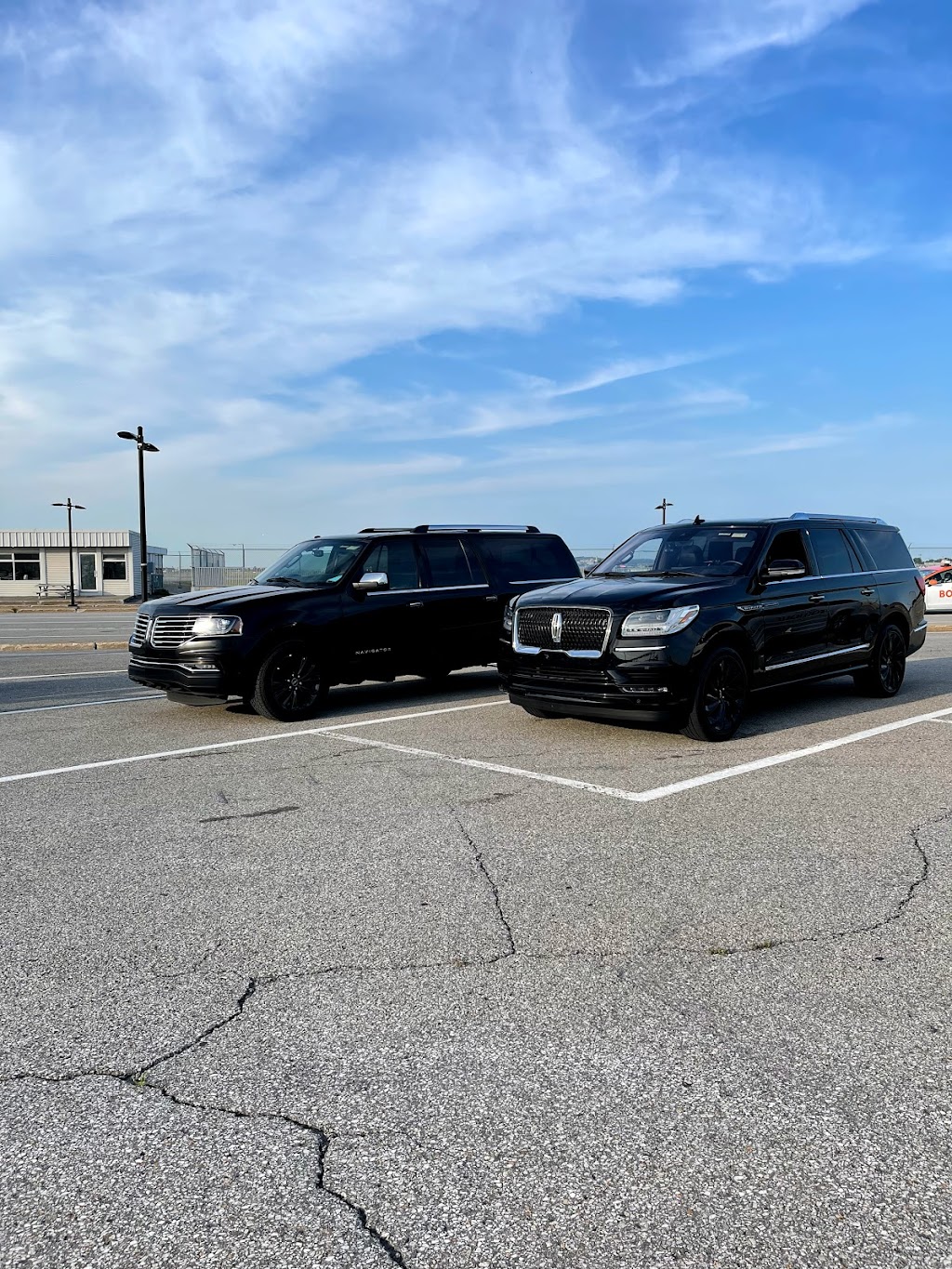 Montreal Dorval Limousine | 7664 Rue Louis Quilico, Saint-Léonard, QC H1S 3E3, Canada | Phone: (514) 829-9007