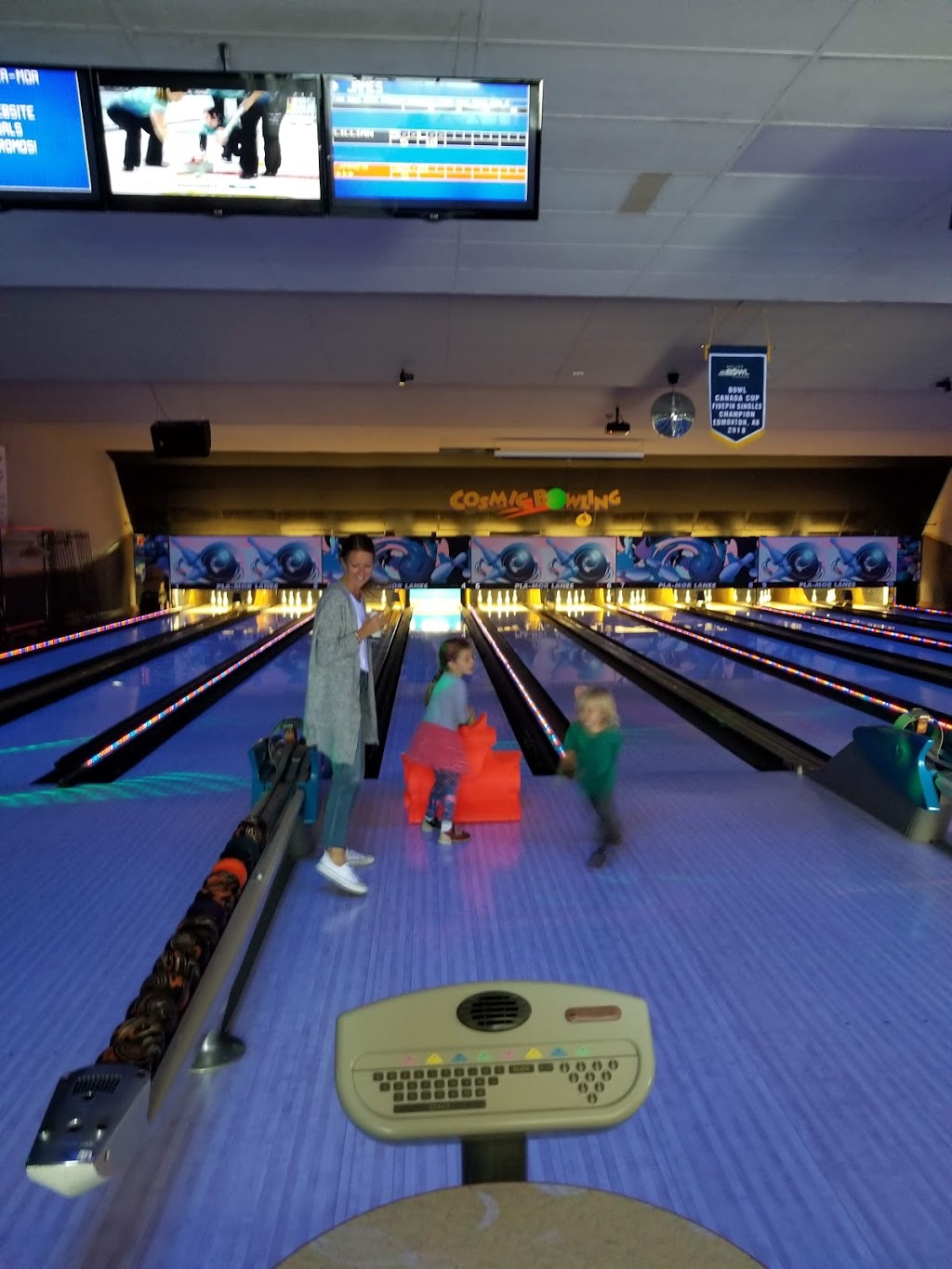 Pla-Mor Bowling Lanes | 106 Main St, St. Catharines, ON L2N 4V4, Canada | Phone: (905) 935-6711