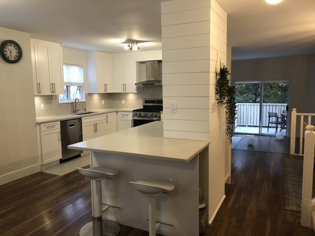 Oakwood Pacific Kitchens | 1044 Marine Dr, North Vancouver, BC V7P 1S5, Canada | Phone: (604) 770-1986
